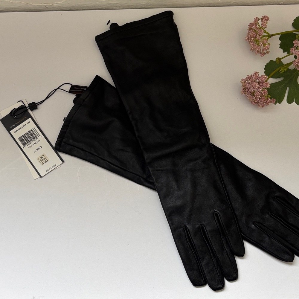 BCBGMaxAzria Sophisticated Black Leather Gloves NWT